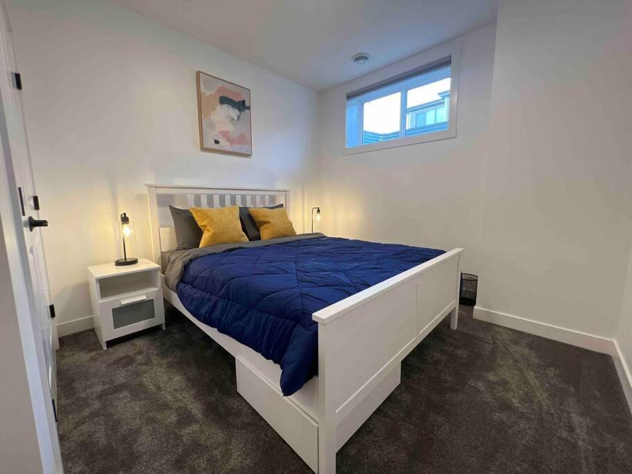 Newly Built 2 Bedroom Suite With Free Parking - Close To Banff National Park, Calgary Luaran gambar