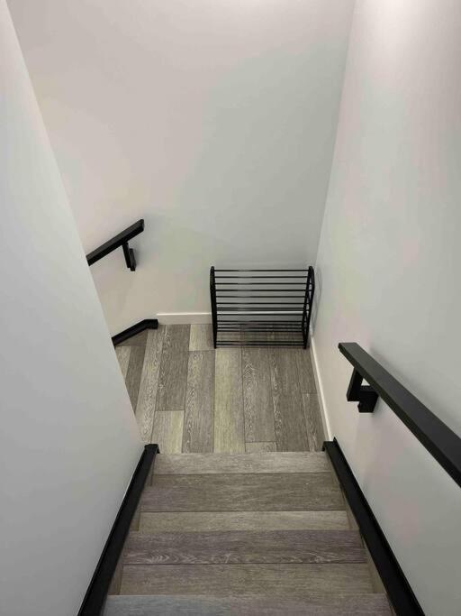 Newly Built 2 Bedroom Suite With Free Parking - Close To Banff National Park, Calgary Luaran gambar