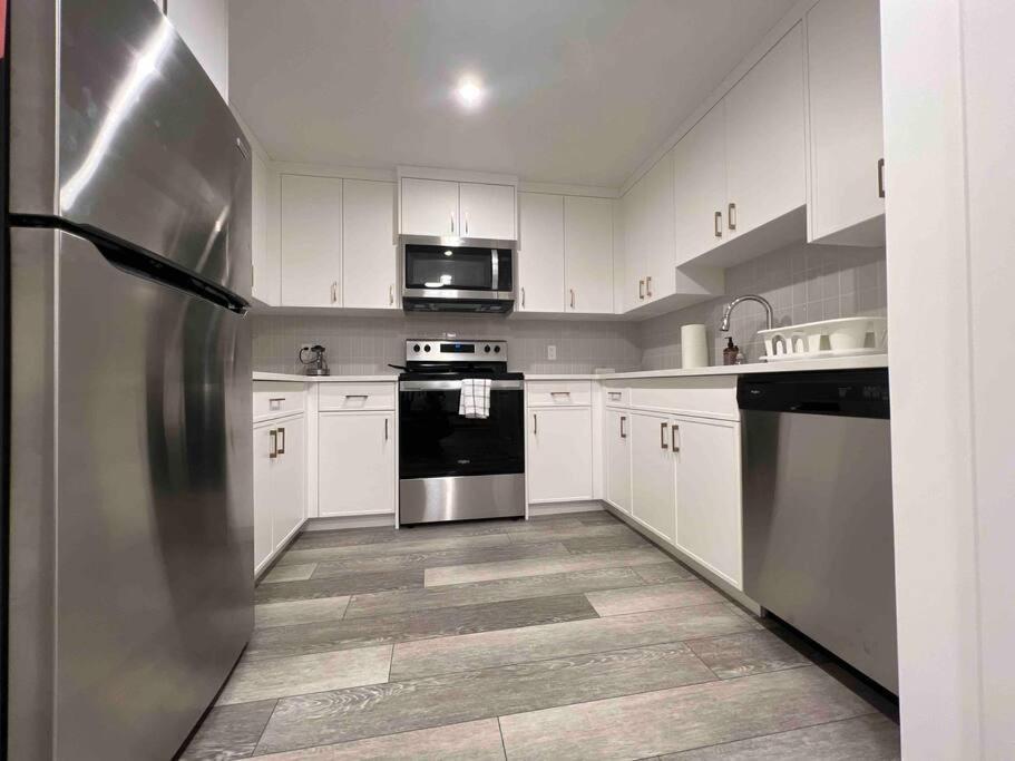 Newly Built 2 Bedroom Suite With Free Parking - Close To Banff National Park, Calgary Luaran gambar