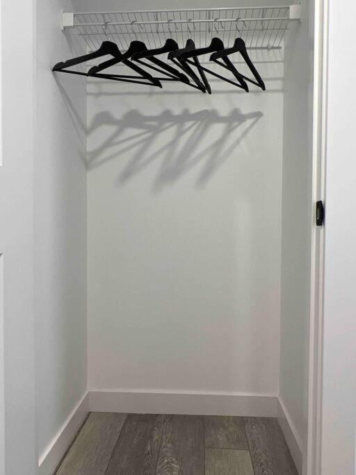 Newly Built 2 Bedroom Suite With Free Parking - Close To Banff National Park, Calgary Luaran gambar