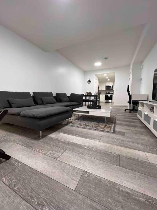 Newly Built 2 Bedroom Suite With Free Parking - Close To Banff National Park, Calgary Luaran gambar